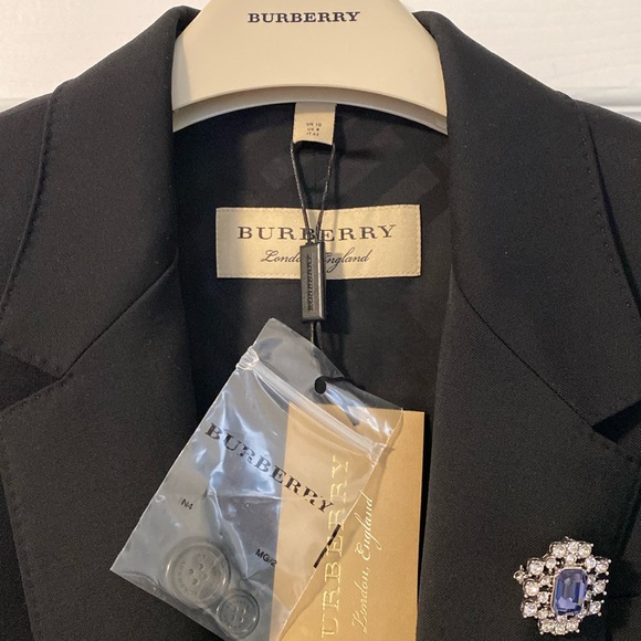 Burberry Jackets & Blazers - NWT BURBERRY CLASSIC FITTED CHECK LINED 100% WOOL BLAZER BROOCH NOT INCLUDED
